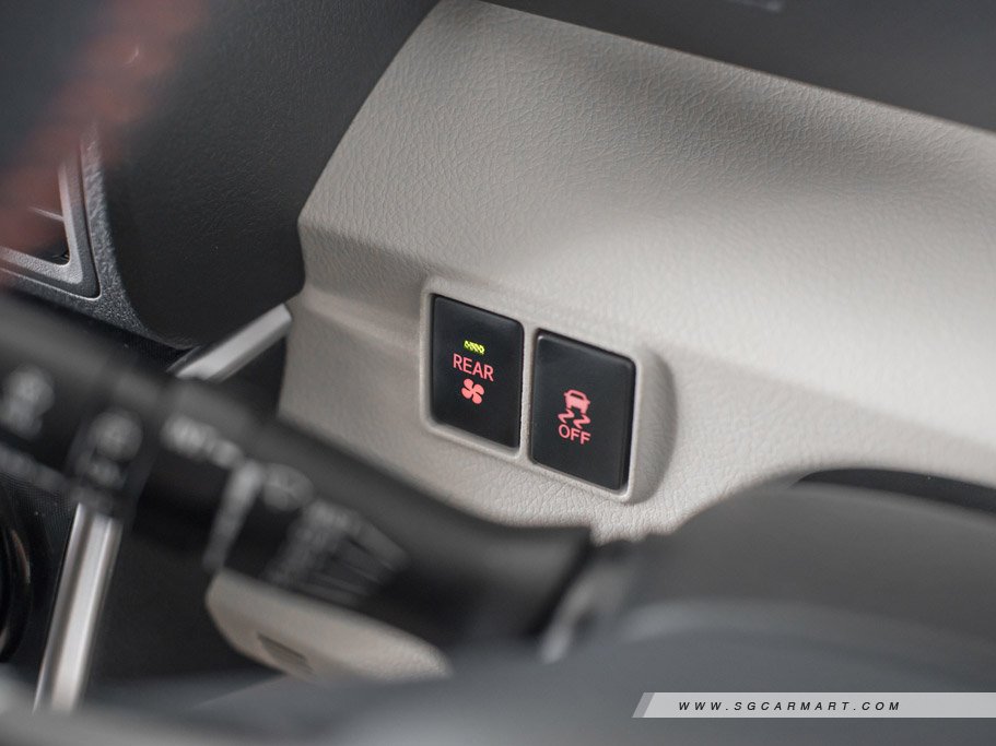https://i.i-sgcm.com/new_cars/cars/11953/11953_g44