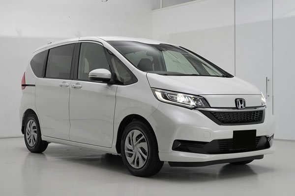 Honda freed black tourer