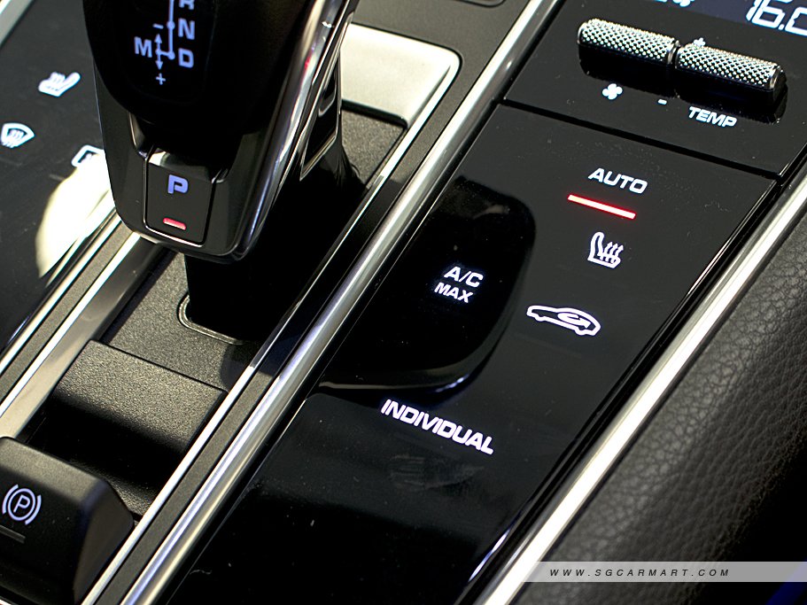 https://i.i-sgcm.com/new_cars/cars/12012/12012_g18