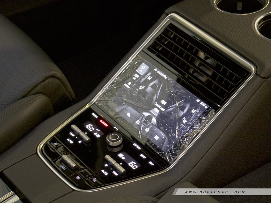 https://i.i-sgcm.com/new_cars/cars/12012/12012_g22