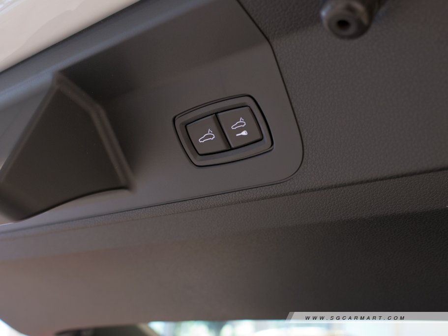 https://i.i-sgcm.com/new_cars/cars/12012/12012_g26