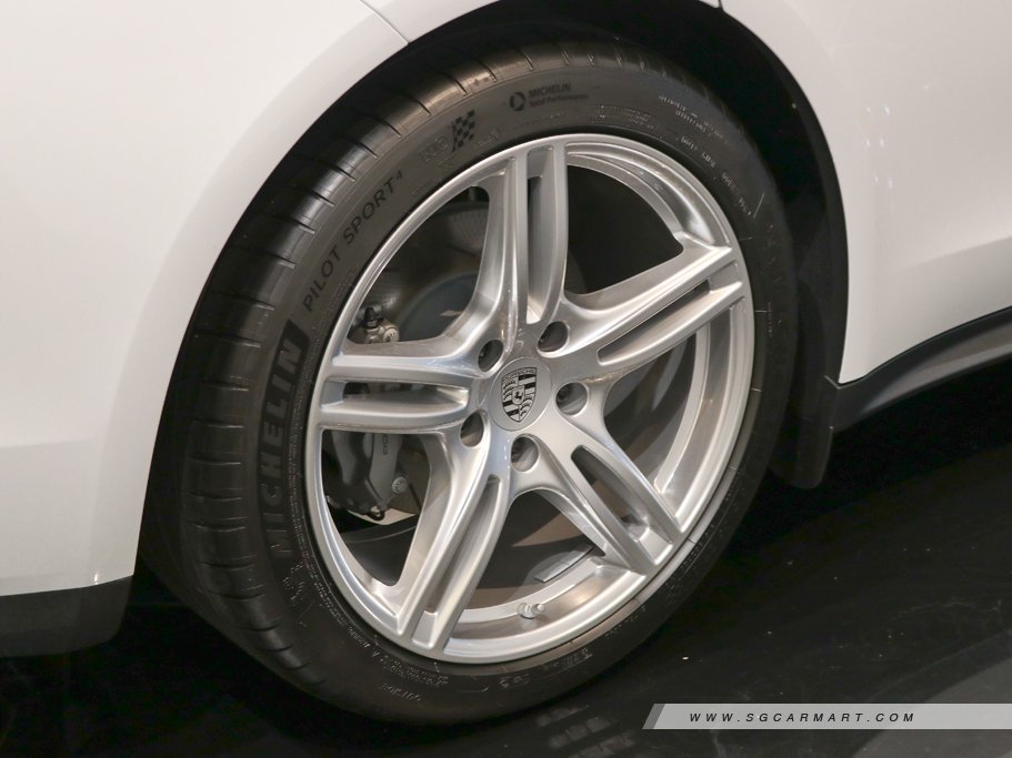 https://i.i-sgcm.com/new_cars/cars/12012/12012_g34