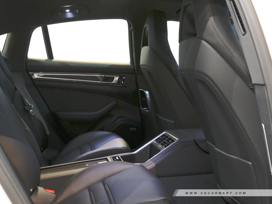 https://i.i-sgcm.com/new_cars/cars/12012/12012_g38