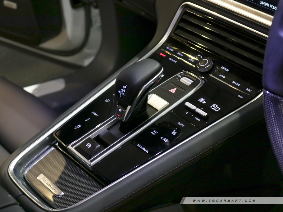 https://i.i-sgcm.com/new_cars/cars/12012/12012_g44