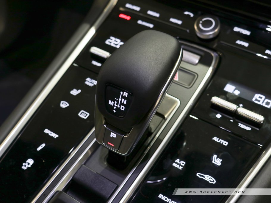 https://i.i-sgcm.com/new_cars/cars/12012/12012_g50
