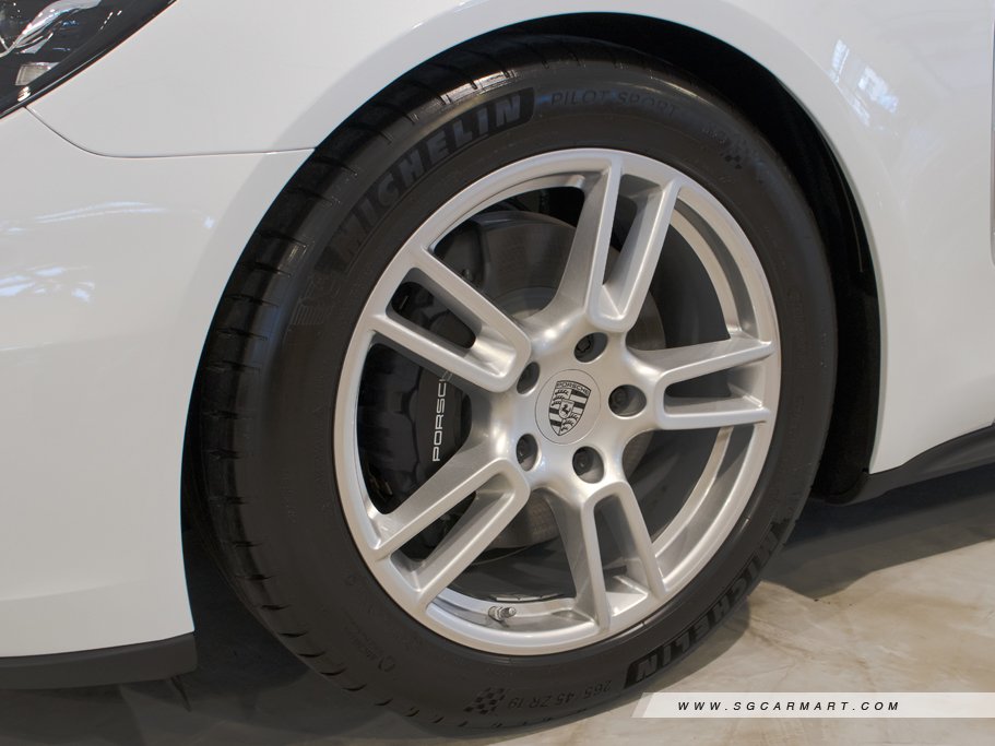 https://i.i-sgcm.com/new_cars/cars/12012/12012_g5