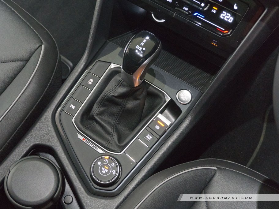 https://i.i-sgcm.com/new_cars/cars/12016/12016_g127