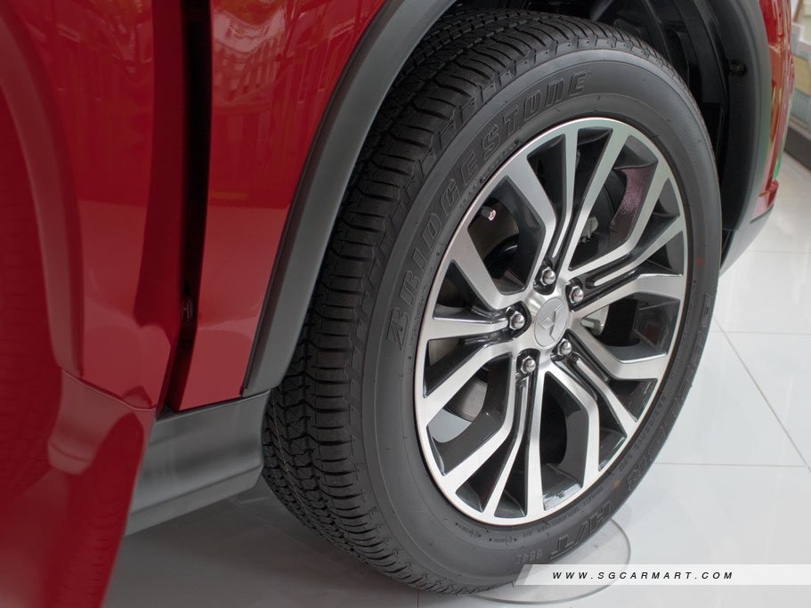 https://i.i-sgcm.com/new_cars/cars/12024/12024_g13