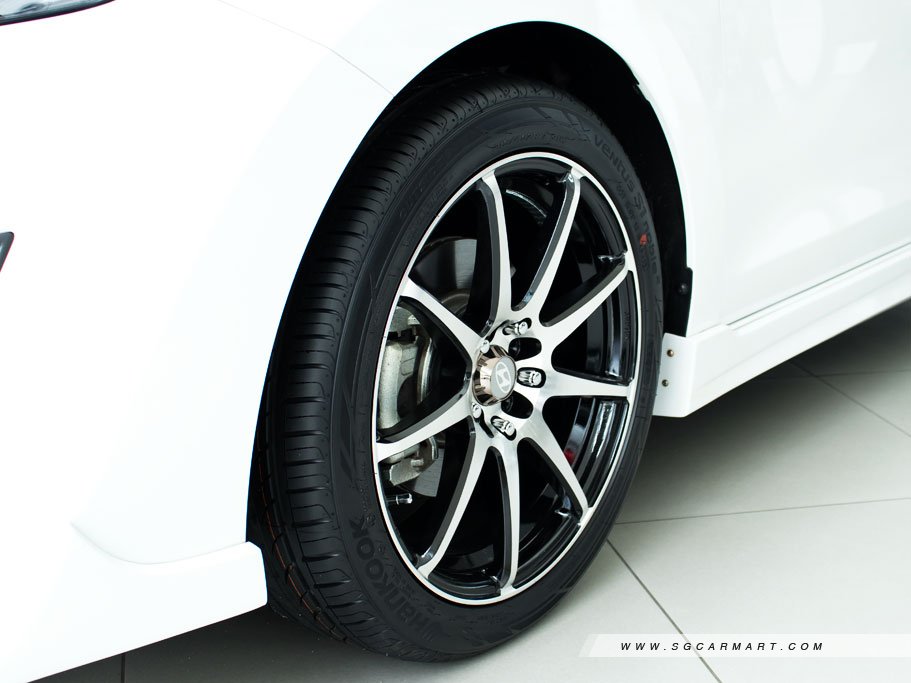 https://i.i-sgcm.com/new_cars/cars/12039/12039_g25