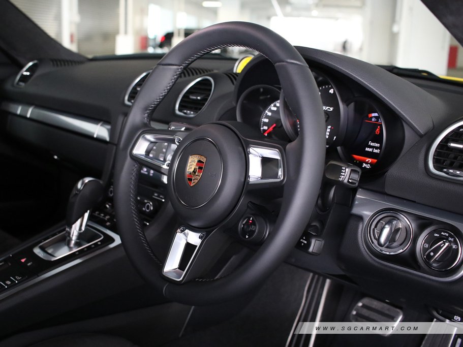 https://i.i-sgcm.com/new_cars/cars/12040/12040_g16