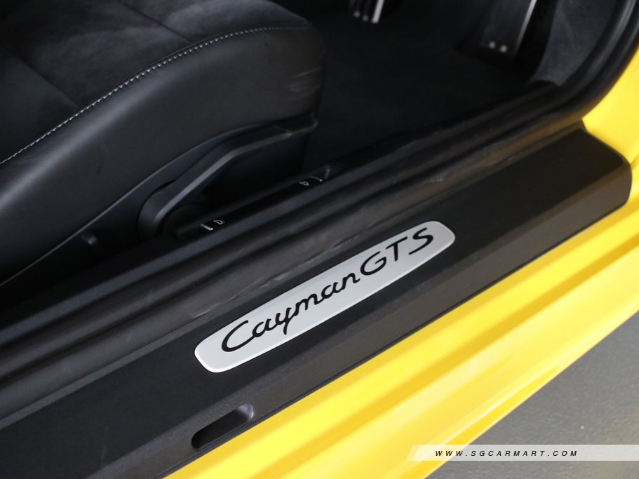 https://i.i-sgcm.com/new_cars/cars/12040/12040_g21