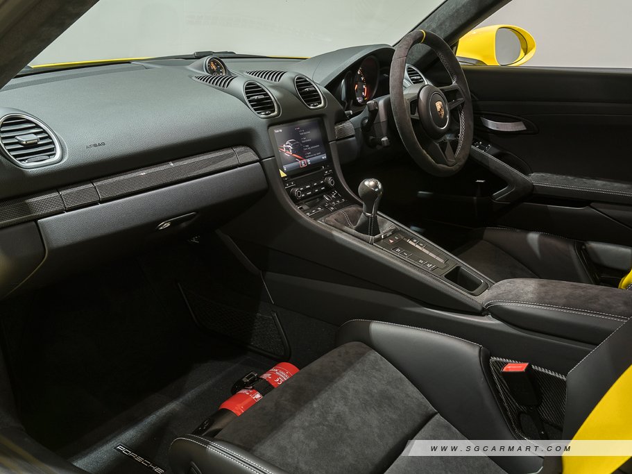 https://i.i-sgcm.com/new_cars/cars/12040/12040_g38