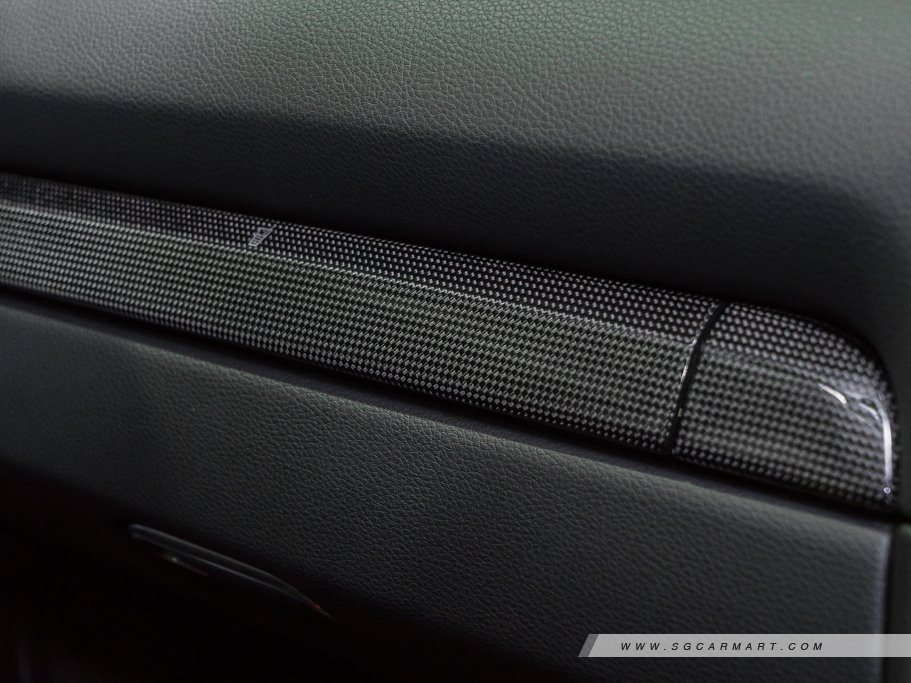 https://i.i-sgcm.com/new_cars/cars/12040/12040_g64