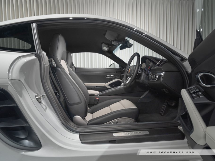 https://i.i-sgcm.com/new_cars/cars/12040/12040_g70