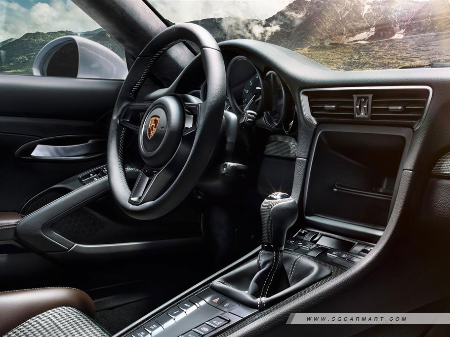 https://i.i-sgcm.com/new_cars/cars/12044/12044_g11