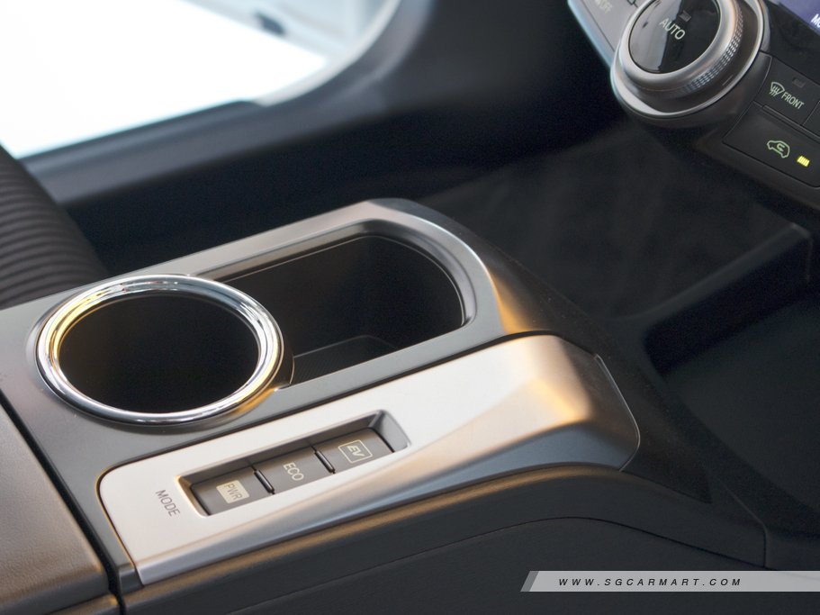 https://i.i-sgcm.com/new_cars/cars/12046/12046_g19