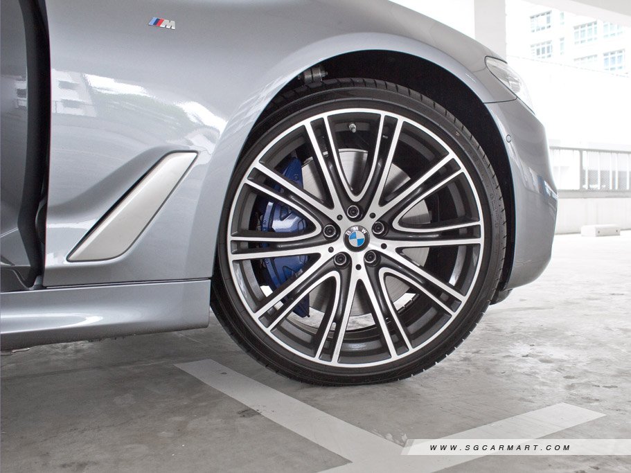 https://i.i-sgcm.com/new_cars/cars/12049/12049_g23