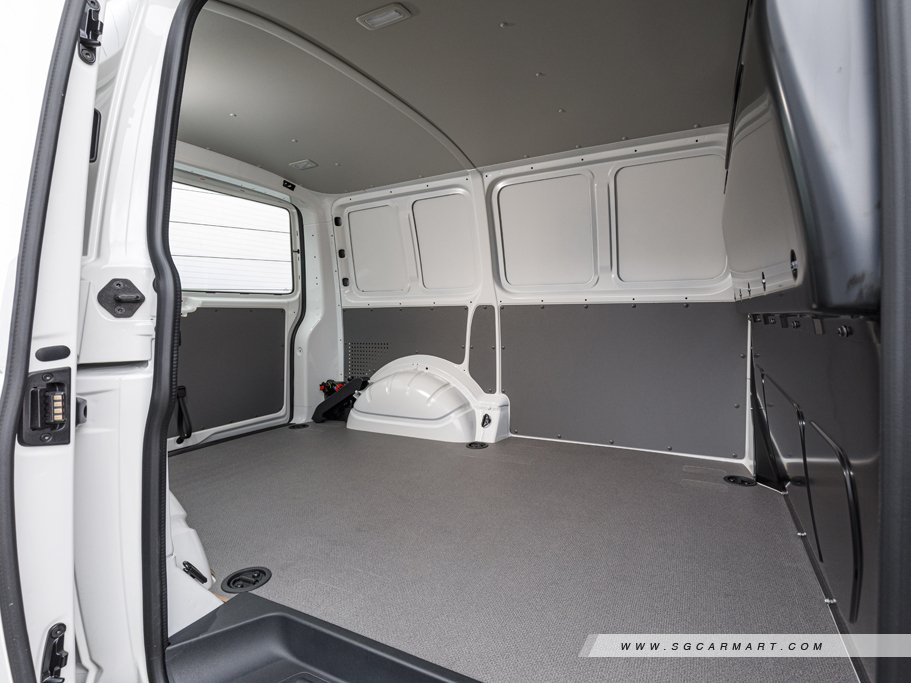 https://i.i-sgcm.com/new_cars/cars/12070/12070_g25
