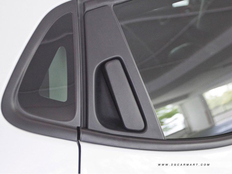 https://i.i-sgcm.com/new_cars/cars/12071/12071_g11