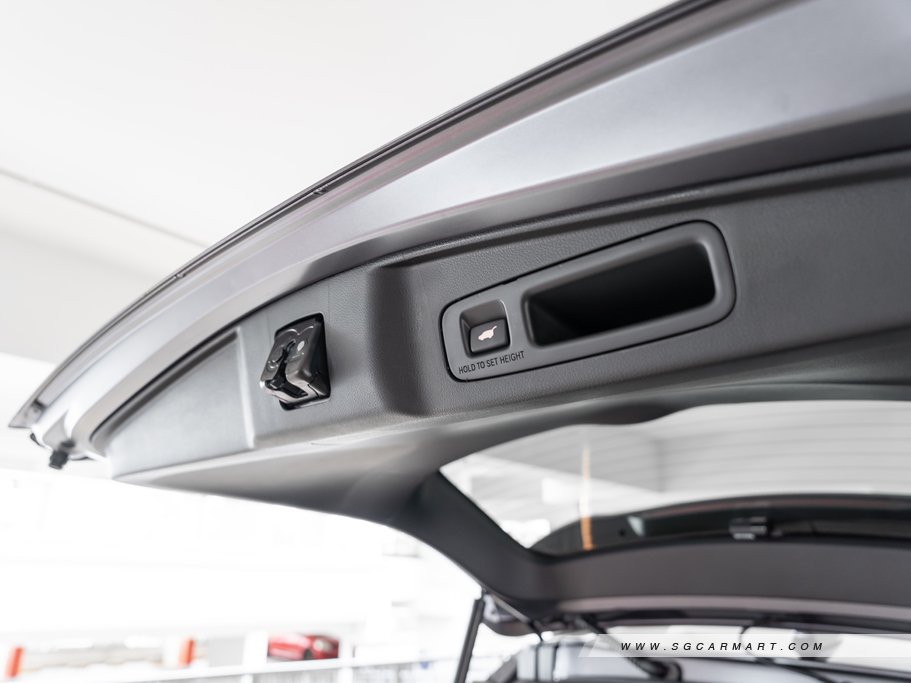 https://i.i-sgcm.com/new_cars/cars/12073/12073_g102