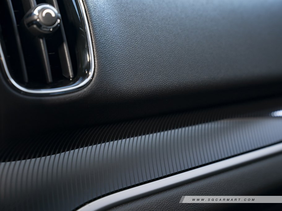 https://i.i-sgcm.com/new_cars/cars/12076/12076_g26