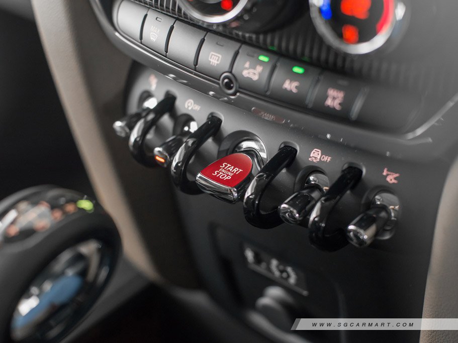 https://i.i-sgcm.com/new_cars/cars/12077/12077_g37