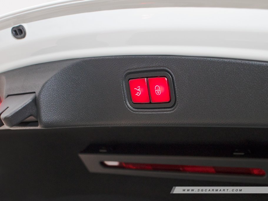 https://i.i-sgcm.com/new_cars/cars/12080/12080_g22