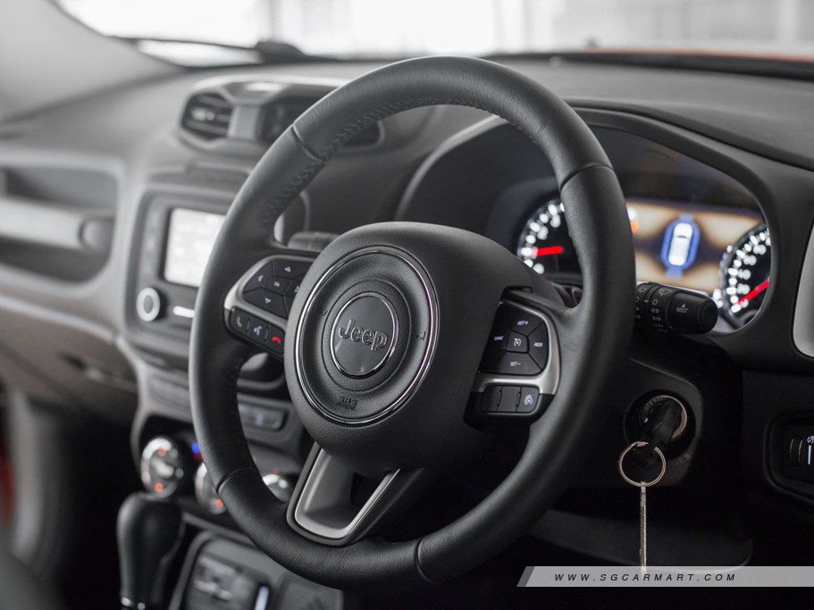 https://i.i-sgcm.com/new_cars/cars/12081/12081_g20