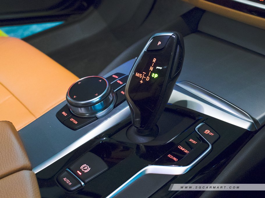 https://i.i-sgcm.com/new_cars/cars/12092/12092_g15