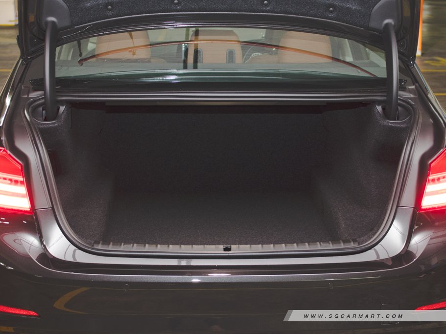 https://i.i-sgcm.com/new_cars/cars/12092/12092_g20