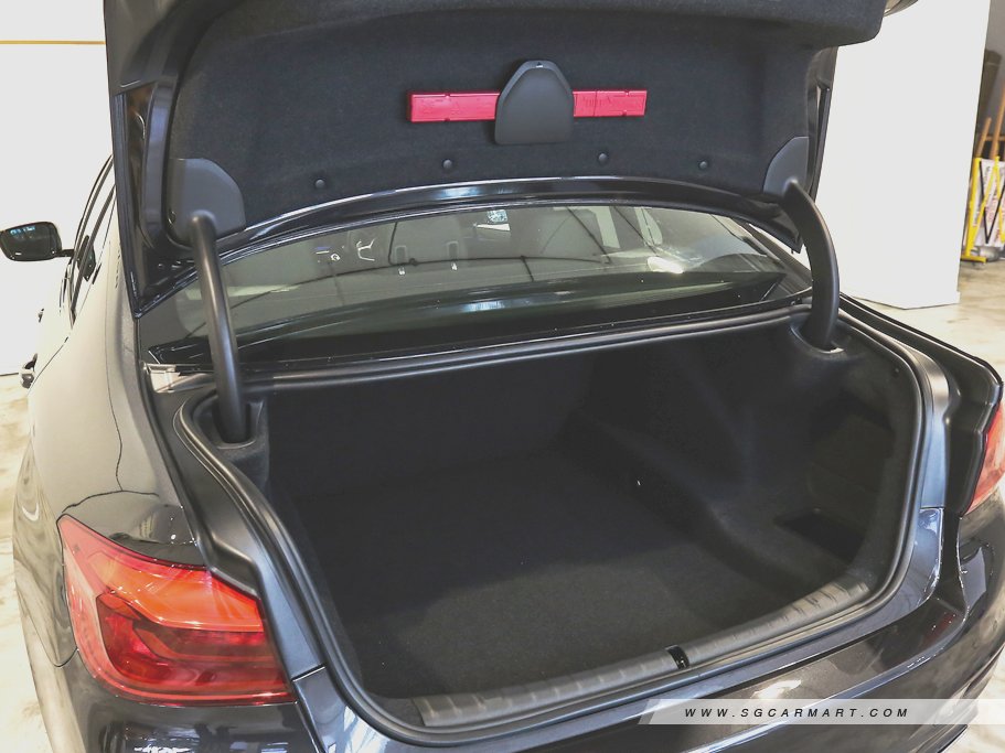 https://i.i-sgcm.com/new_cars/cars/12092/12092_g44