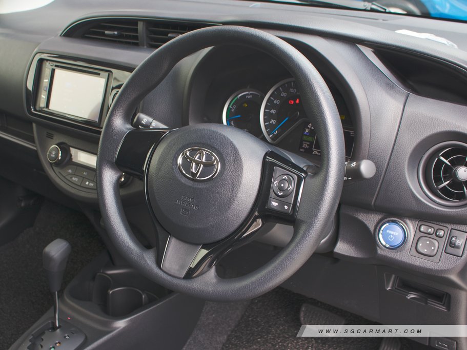Toyota Vitz Hybrid 1.5 F 11