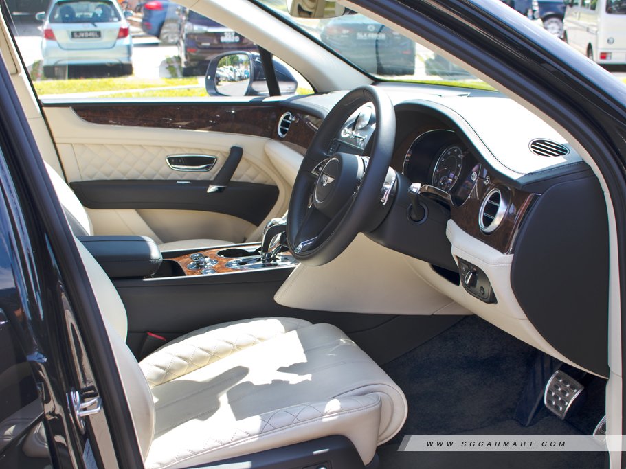 https://i.i-sgcm.com/new_cars/cars/12102/12102_g11