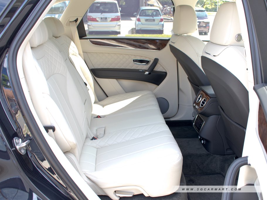 https://i.i-sgcm.com/new_cars/cars/12102/12102_g12