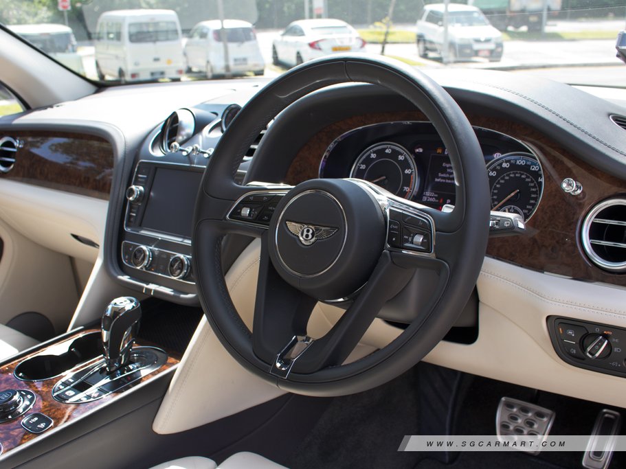 https://i.i-sgcm.com/new_cars/cars/12102/12102_g13