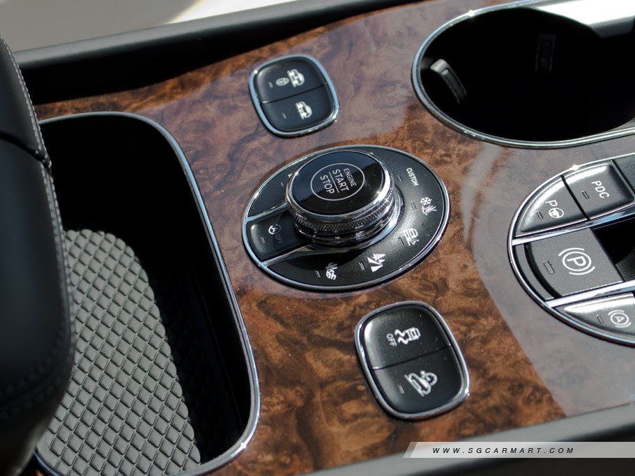 https://i.i-sgcm.com/new_cars/cars/12102/12102_g21
