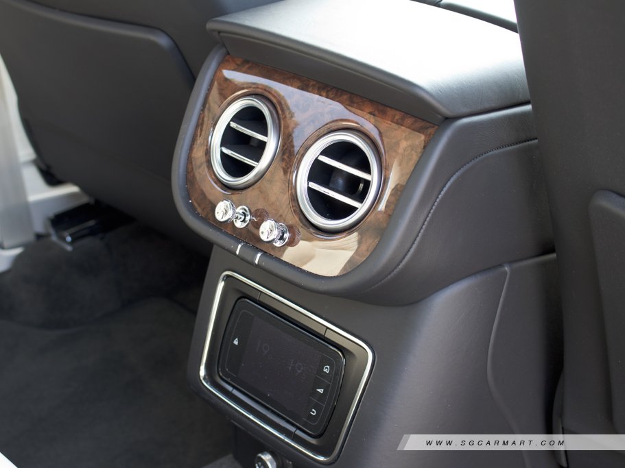 https://i.i-sgcm.com/new_cars/cars/12102/12102_g22