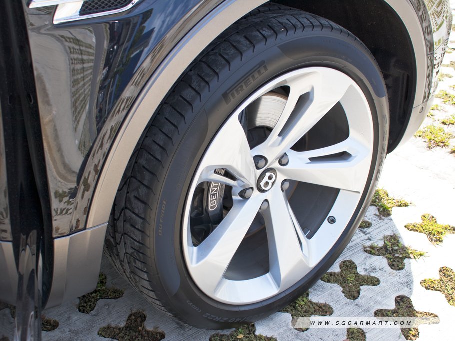 https://i.i-sgcm.com/new_cars/cars/12102/12102_g7