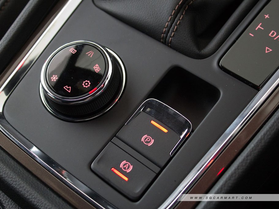 https://i.i-sgcm.com/new_cars/cars/12135/12135_g25