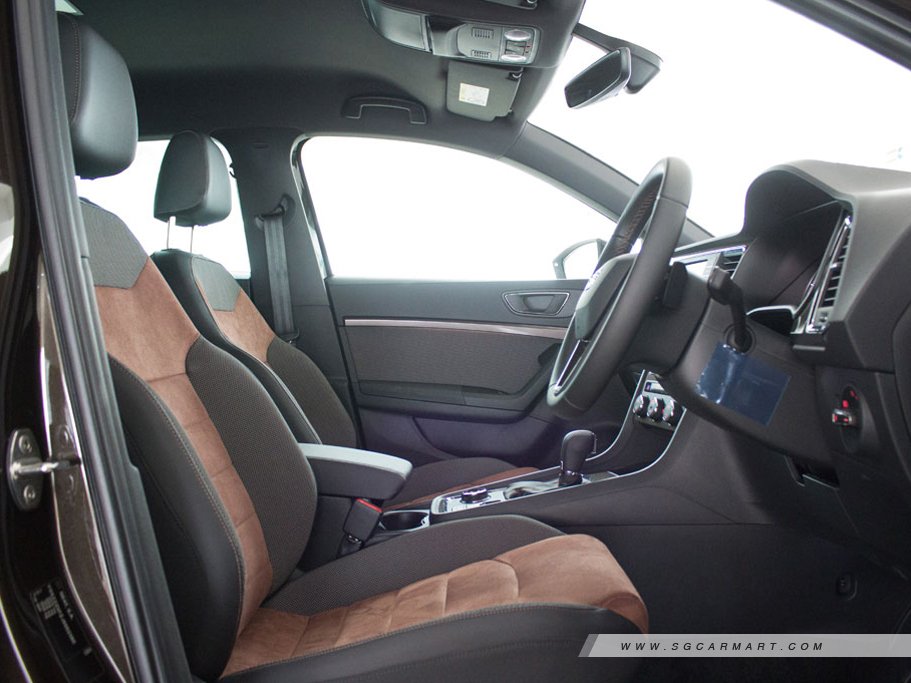 https://i.i-sgcm.com/new_cars/cars/12135/12135_g26