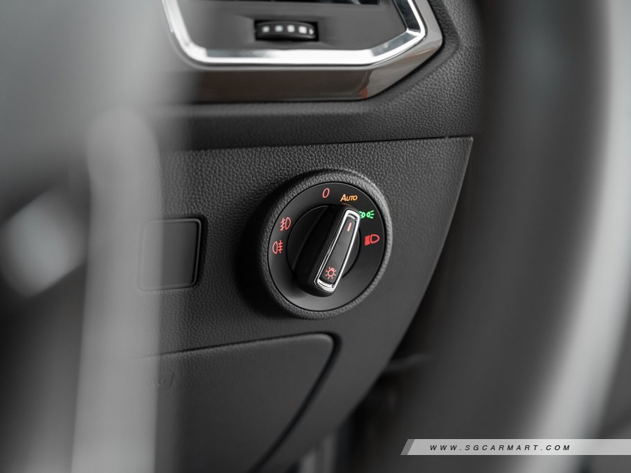 https://i.i-sgcm.com/new_cars/cars/12135/12135_g44