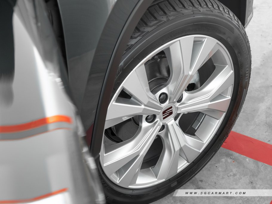 https://i.i-sgcm.com/new_cars/cars/12135/12135_g94
