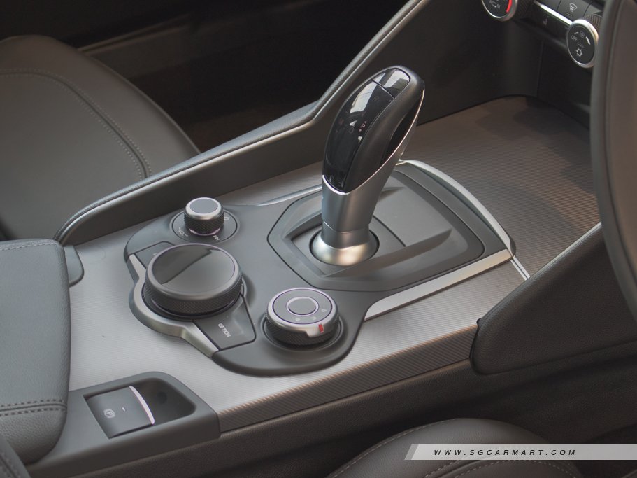 https://i.i-sgcm.com/new_cars/cars/12138/12138_g18