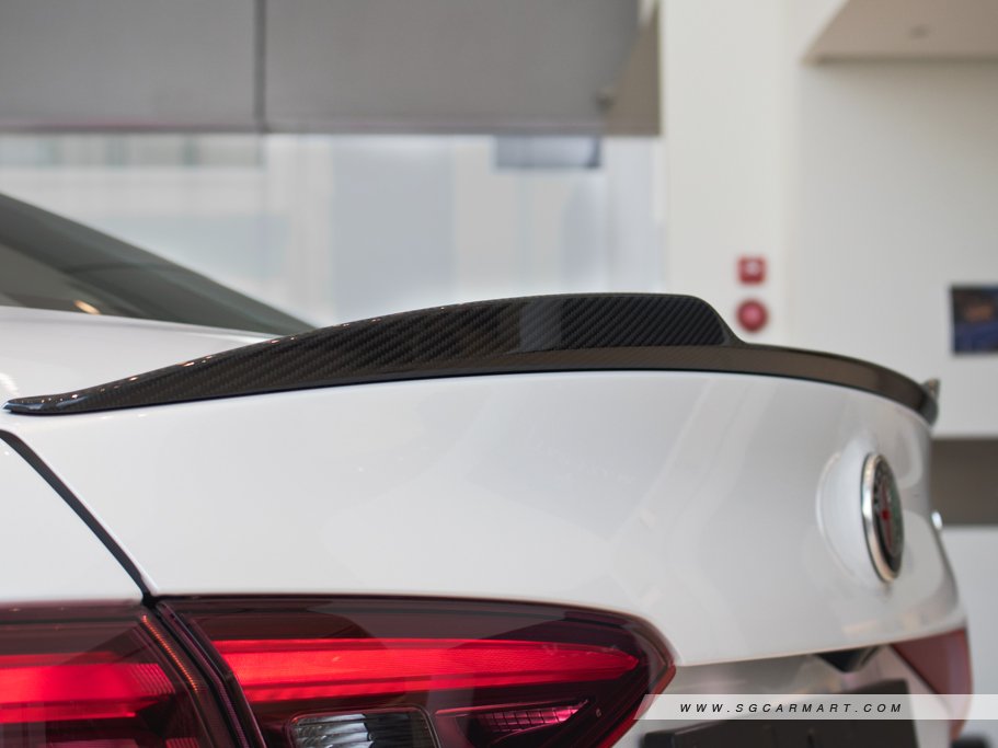 https://i.i-sgcm.com/new_cars/cars/12138/12138_g32