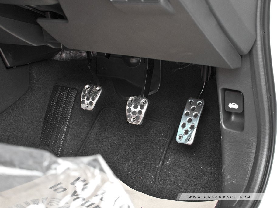 https://i.i-sgcm.com/new_cars/cars/12168/12168_g41