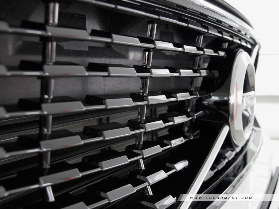 https://i.i-sgcm.com/new_cars/cars/12180/12180_g15