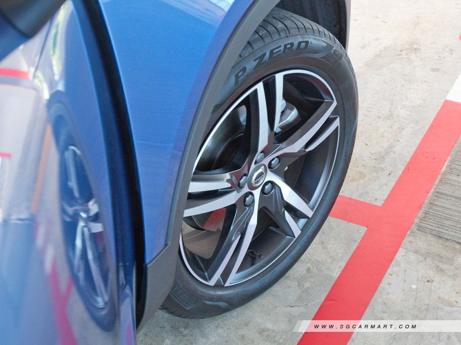 https://i.i-sgcm.com/new_cars/cars/12180/12180_g51