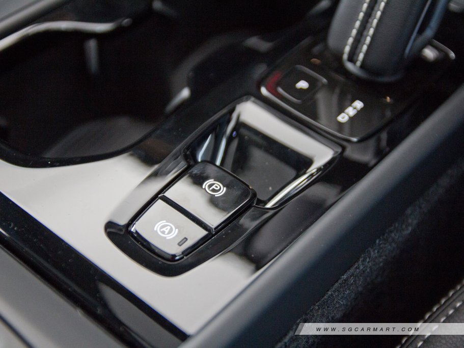 https://i.i-sgcm.com/new_cars/cars/12180/12180_g76