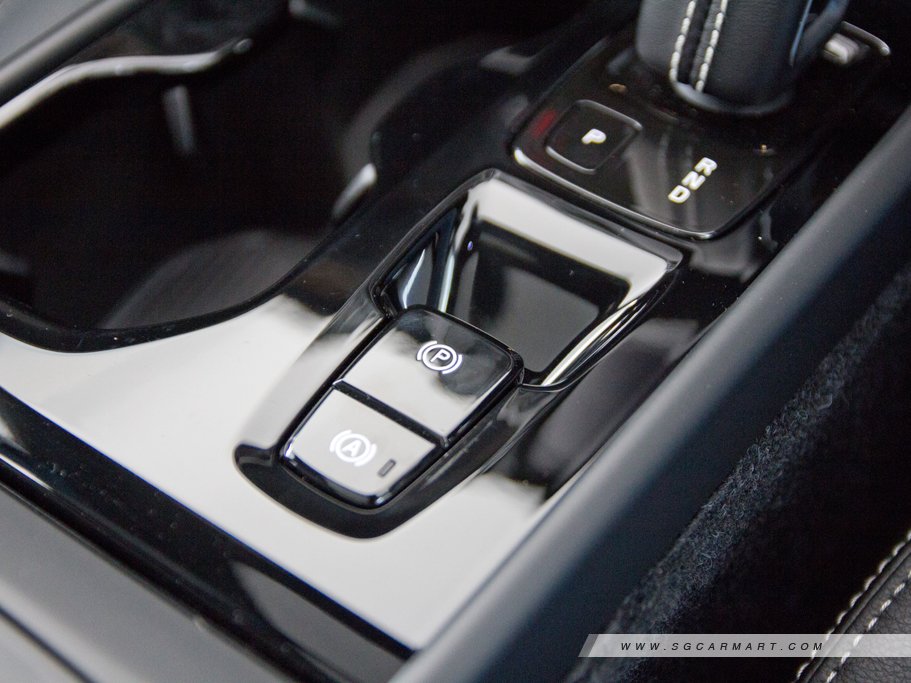https://i.i-sgcm.com/new_cars/cars/12180/12180_g77
