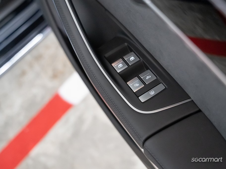 https://i.i-sgcm.com/new_cars/cars/12183/12183_g105